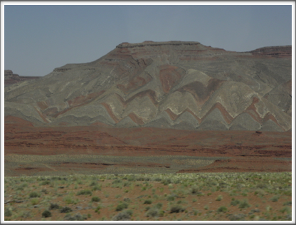 UTAH: eroded valleys reveal the rock layers in a ‘gooseneck’ formation