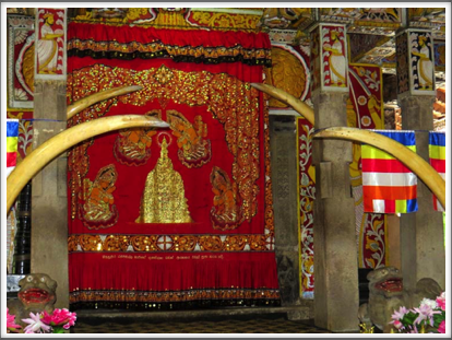 KANDY–behind the curtain is a golden reliquary containing a tooth of the Buddha