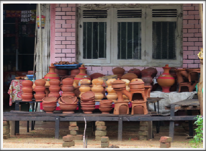 DAMBULLA–the area has numerous potteries making traditional terracotta vessels