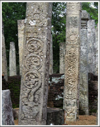 POLONNARUWA–the carvings have an almost Celtic appearance