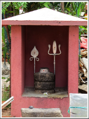 KATARAGAMA–small Hindu shrine with hand-forged symbols